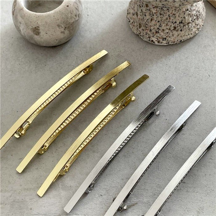 Minimalistische metalen haarclip met één regel