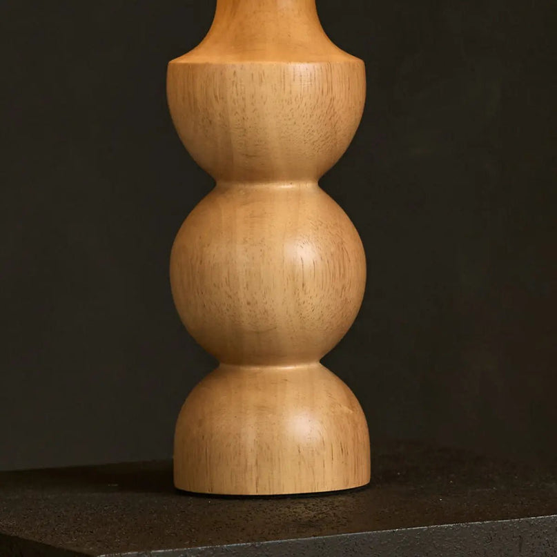 Oliver lichtbruine houten lamp met beige schaduw | Elegant geometrisch ontwerp voor uw huis