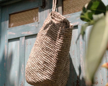 Wandmand UTARA Hangende opbergmand gemaakt van Raffia