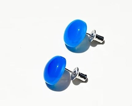 Opvallende blauwe onyx ronde oorstekers