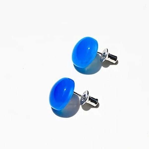 Opvallende blauwe onyx ronde oorstekers