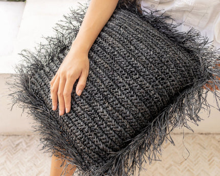 Zwart Raffia sierkussen met vulling Decoratief kussen met franjes GANDI gemaakt van Raffia (2 maten)