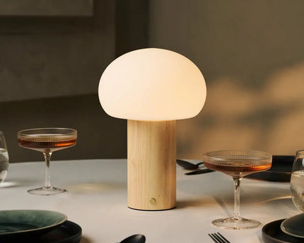 Sam lichtbruine houten tafellamp met glas en oplaadbare batterij | Dimbare en veelzijdige verlichting