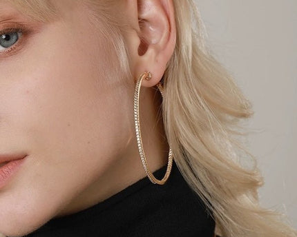Oversized sprankelende hoepeloorbellen - 360 graden glamour