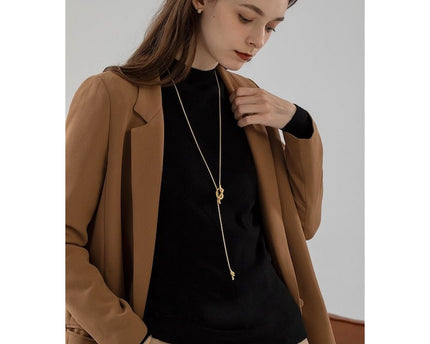 Minimalistische lange trui ketting met knoop
