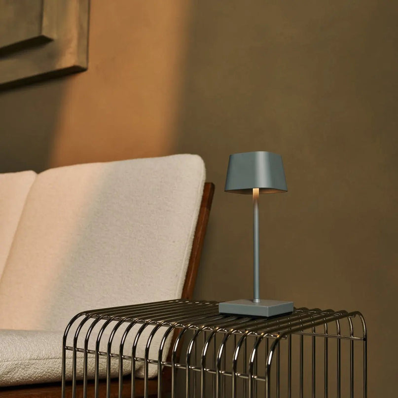 Combi Set Professional-8 x Sarphati Mini Mouse Gray Oplaadbare tafellampen & 1 x Central Station draadloos laadstation met Qi-Technology-Perfect voor restaurants, gastvrijheid en hotels