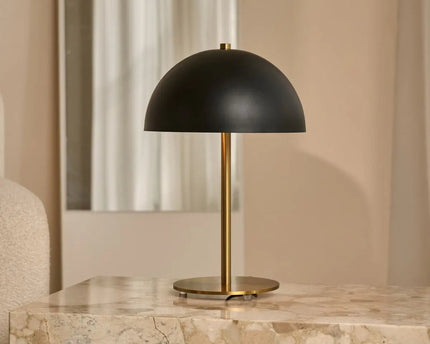 Lola goud-zwarte tafellamp – elegant metalen ontwerp met aan/uit-schakelaar