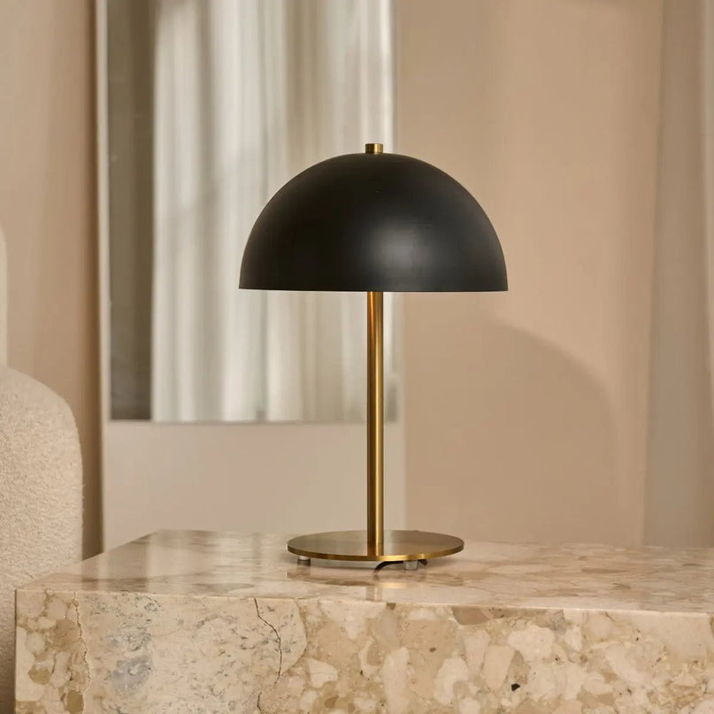 Lola goud-zwarte tafellamp – elegant metalen ontwerp met aan/uit-schakelaar