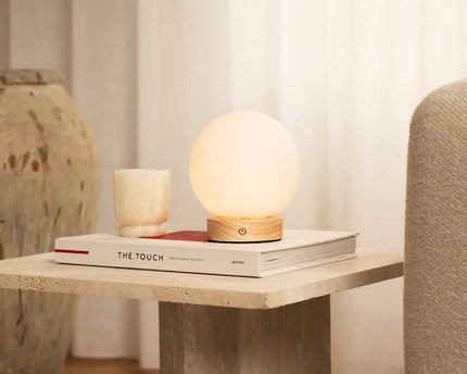 Flore lichtbruine houten lamp met glazen lamp - oplaadbaar en dimbaar draadloos licht