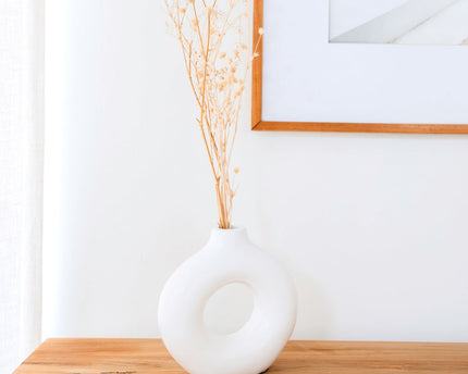 Ringvormige vaas wit – kleivaas handgemaakt – kleine bohovaas – vaas voor gedroogde bloemen – decoratieve vaas voor vensterbank, plank of tafel NUSA