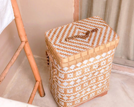 Wasmand met deksel DARI Handgeweven van bamboe met een beige wit zigzagpatroon