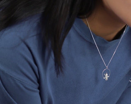 Leuke touwtje springende kat ketting