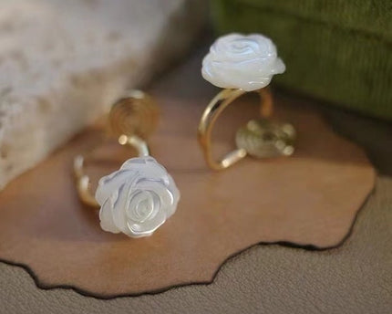 Levendige parelmoer Rose Flower Ear Cuff-One Pair