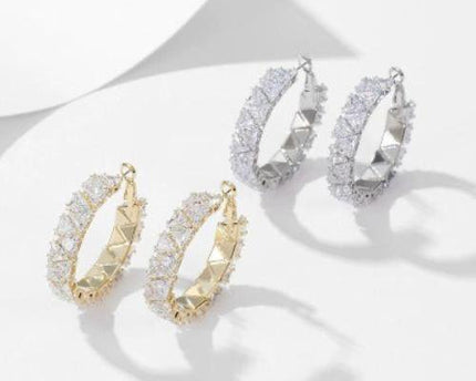 Luxe hoepeloorbellen met diamantlook