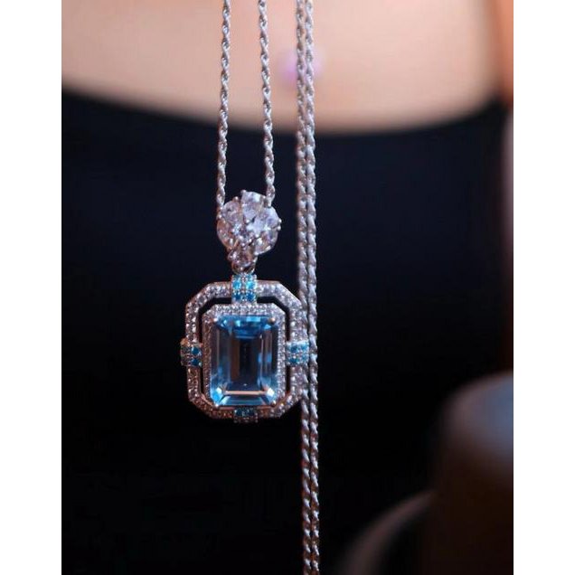 Sprankelende blauwe topaz vierkante hanger ketting