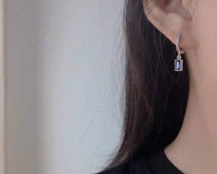 Vierkante oorbel met saffierlook
