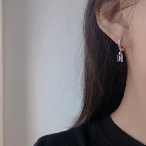 Vierkante oorbel met saffierlook