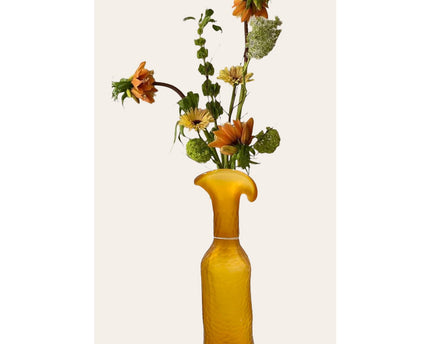 vintage amberkleurige glazen vaas groot formaat: H36cm* B 7CM *D 7cm
