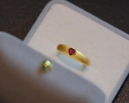 Klassieke roze toermalijnse hartring