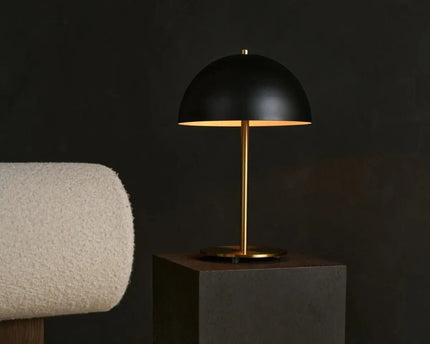 Lola goud-zwarte tafellamp – elegant metalen ontwerp met aan/uit-schakelaar