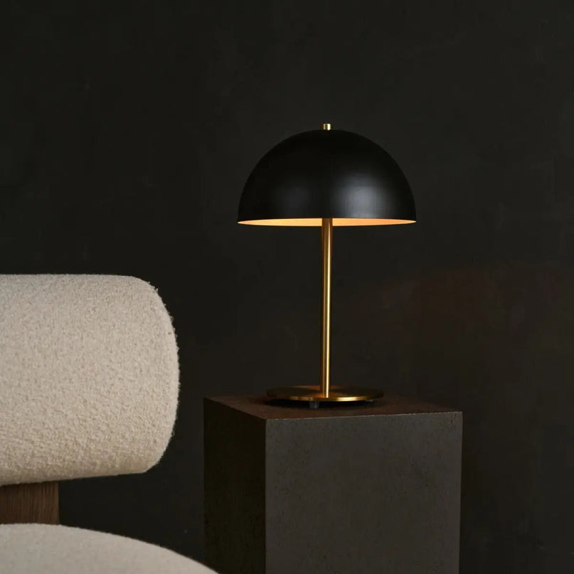 Lola goud-zwarte tafellamp – elegant metalen ontwerp met aan/uit-schakelaar