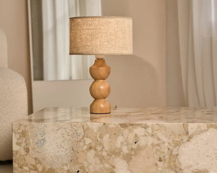 Oliver lichtbruine houten lamp met beige schaduw | Elegant geometrisch ontwerp voor uw huis