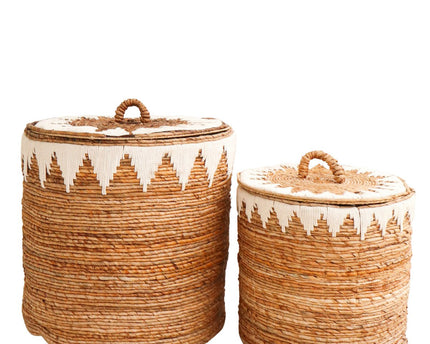 Wasmand met deksel Handgeweven van bananenvezel EMPAT Grote decoratieve mand met witte katoenen macramé (2 maten)
