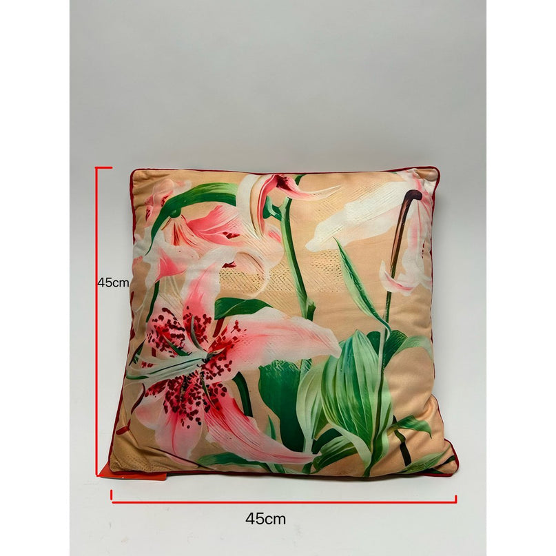 Sierkussen Lily 45*45 De kussenhoes wordt geleverd met vulling en is voorzien van een ritssluiting.