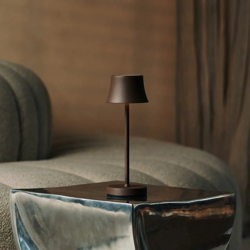 Combi Set Professional-8 X de Pijp Mini Mocha Brown oplaadbare tafellampen & 1 x Central Station draadloos laadstation met Qi-Technology-Perfect voor restaurants, gastvrijheid en hotels