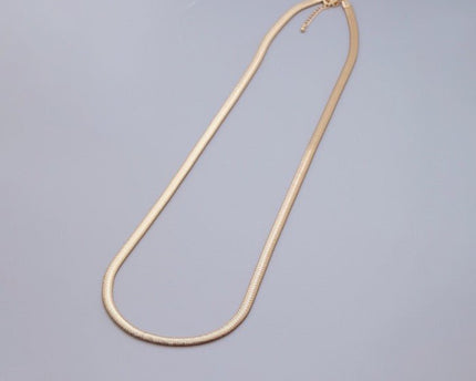 Tijdloze zachte serpentijnbotketting