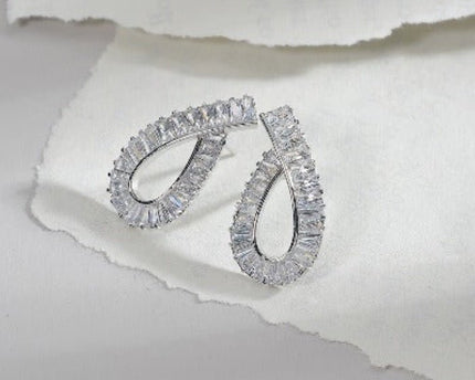 Geometrisch ontwerp oorstekers met diamantlook