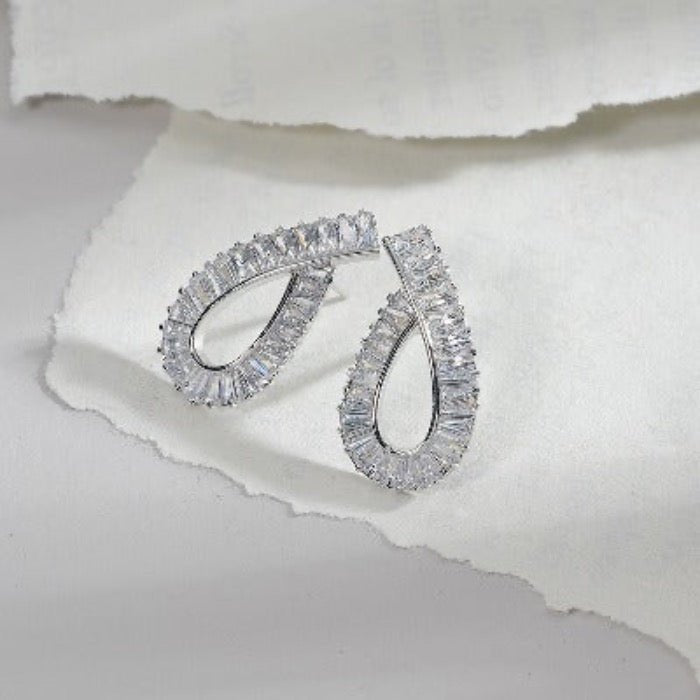 Geometrisch ontwerp oorstekers met diamantlook