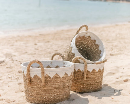 Ronde manden van zeegras met witte katoenen koorden WAIGEO (3 maten) Decoratieve was- of opbergmand
