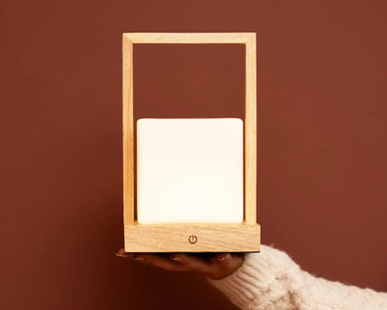 Noah lichtbruine houten oplaadbare tafellamp met glas en houten handgreep