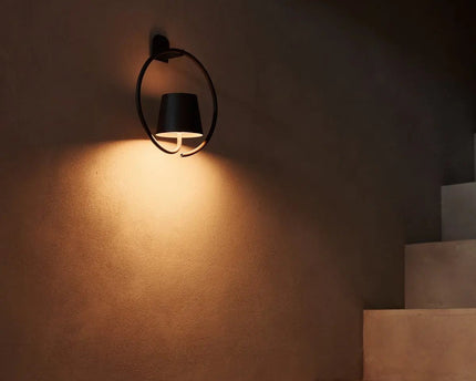 Cielo donkerbruine oplaadbare metalen wandlamp – draadloos, dimbaar en stijlvol