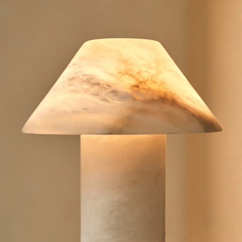 Eleonora stijlvolle albasten lamp – handgemaakt, uniek ontwerp met zachte gloed