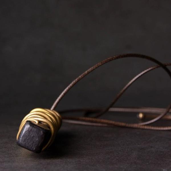 Zwarte sandaalhout bronzen lijn hanger