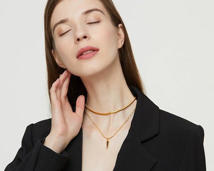 Tijdloze zachte serpentijnbotketting