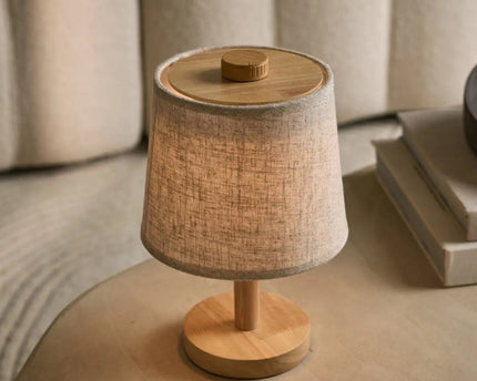 Rover Lichtbruine Houten Oplaadbare Lamp | Snoerloos, dimbaar met stoffen kap
