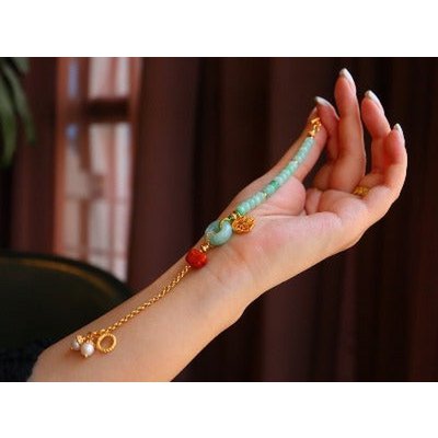 Jade kralen en rode agaat goodluck armband