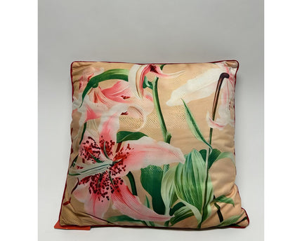 Sierkussen Lily 45*45 De kussenhoes wordt geleverd met vulling en is voorzien van een ritssluiting.