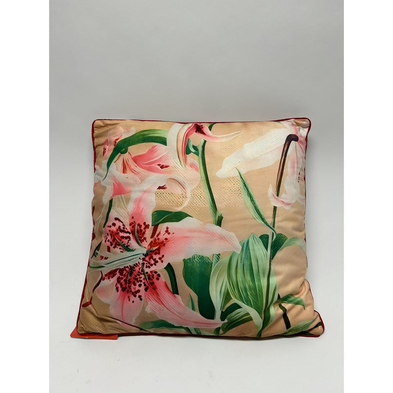 Sierkussen Lily 45*45 De kussenhoes wordt geleverd met vulling en is voorzien van een ritssluiting.