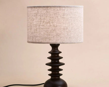 Bodhi donkerbruine houten lamp met beige lampenkap – elegante verlichting voor elke kamer