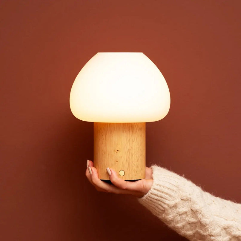 Fynn Lichtbruine houten lamp – Oplaadbaar, dimbaar en stijlvol