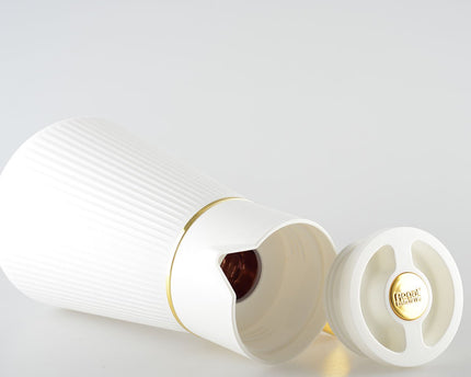 Wit koffiezetapparaat met gouden handgreep 1l