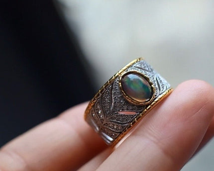 Eastern Royal Style Black Opal Ring - verstelbaar