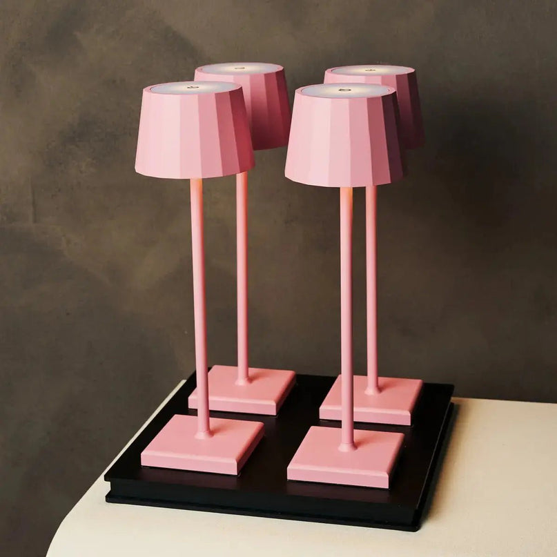 Combi Set Professional-4 X Wouter Flamingo Roze oplaadbare tafellampen & 1 x Amstel Wireless Laying Station met Qi-Technology-Perfect voor restaurants, gastvrijheid en hotels