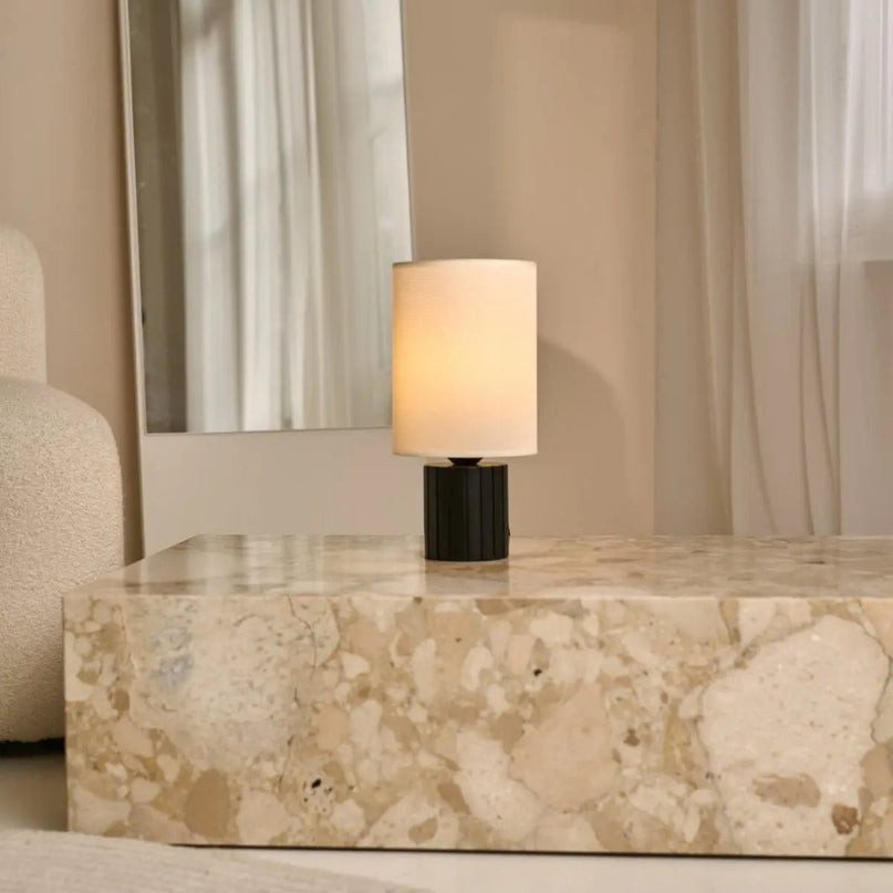 Kiko Zwarte Tafellamp – Gezellige Zwart & Beige Bureaulamp met E27 Fitting