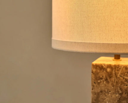 Rosie travertijnlamp – elegante natuursteen met katoenen kap