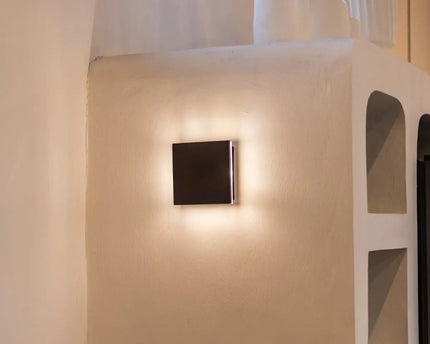 Lane Black draadloze wandlamp – Oplaadbare en dimbare lamp van natuurlijk hout